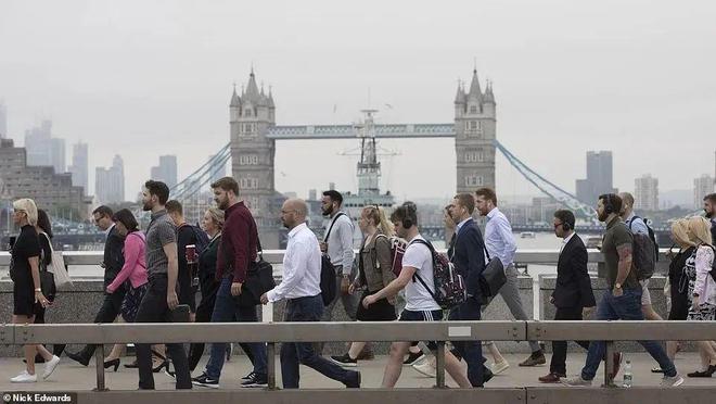 谈球吧体育：意大利华人父母的新思路！“以房养学”成为让孩子赢在起跑线的新方式(图6)